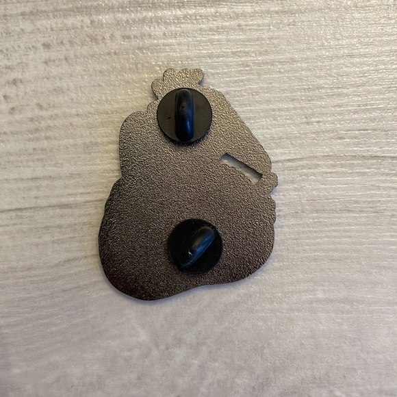 Adam and Barbara Beetlejuice Pin creature costume enamel pin NWT - Picture 6 of 8